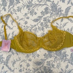 Baby Scalloped Lace Balconette Bra